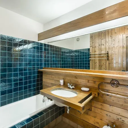 Confortable A - 2 Chambres, Balcon, Parking, Wifi, Acces Direct Pistes De - Fr-1-453-48